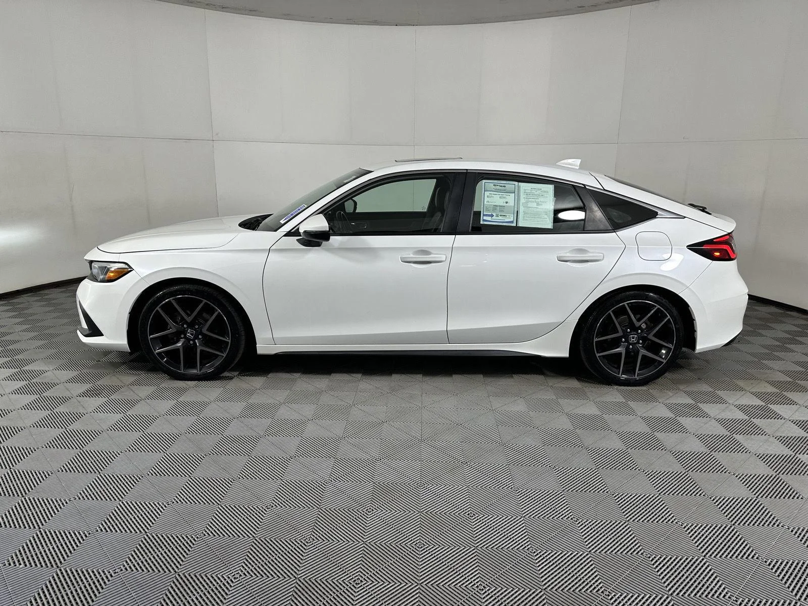 Used 2022 Platinum White Pearl Honda Sport Touring image 19