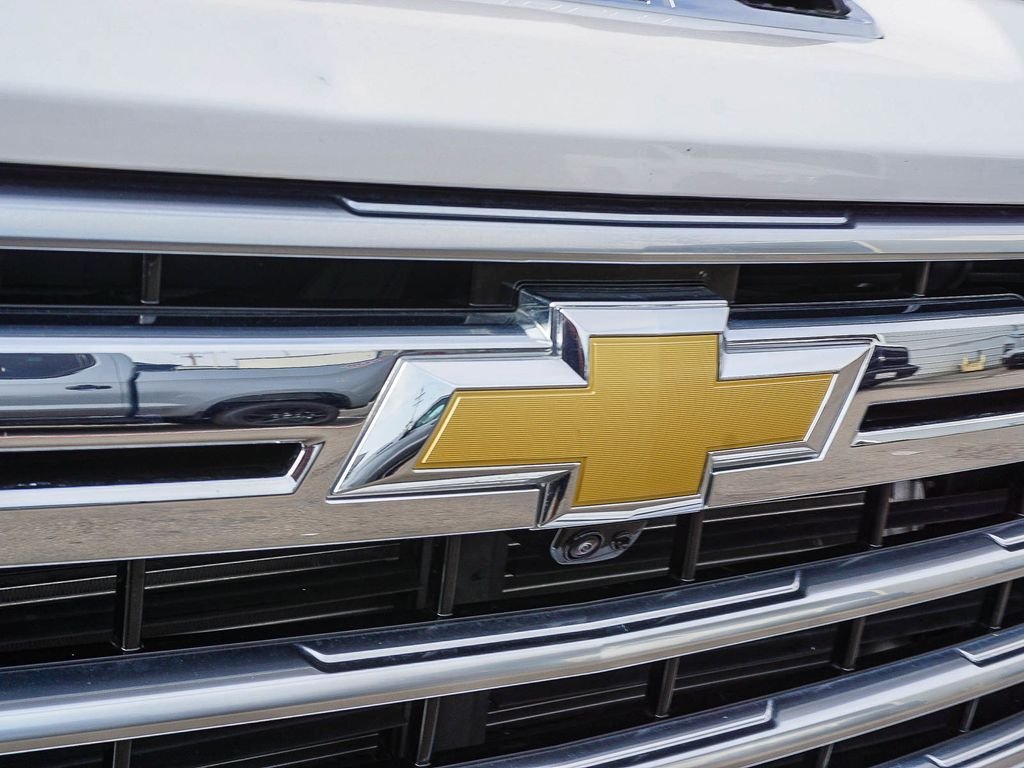 Used 2025 Beige Chevrolet High Country image 11