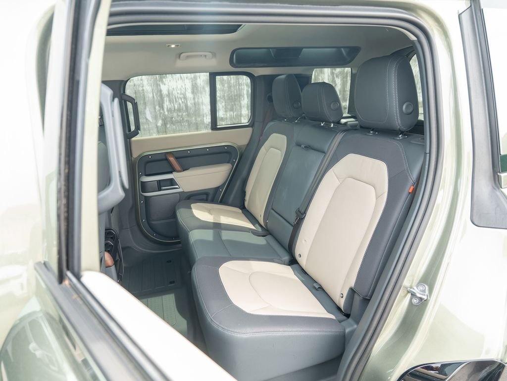 Used 2024 Green Land Rover X-Dynamic SE image 36