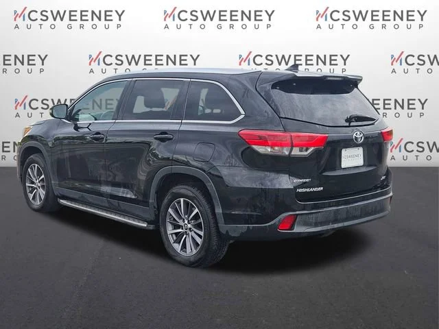 Used 2019  Toyota SE image 3