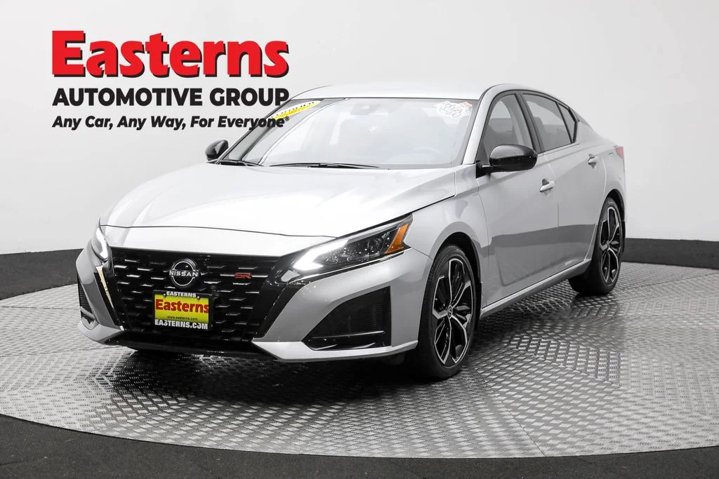 Used 2023 Silver Nissan 2.5 SR image 1