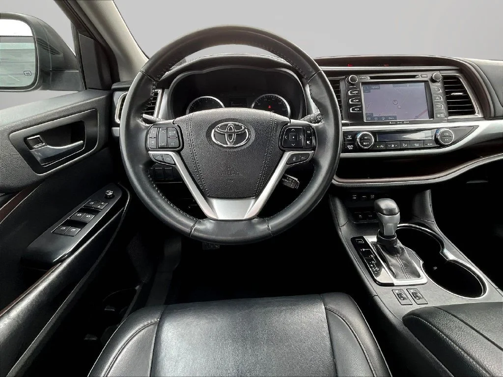 Used 2019 Black Toyota XLE image 8