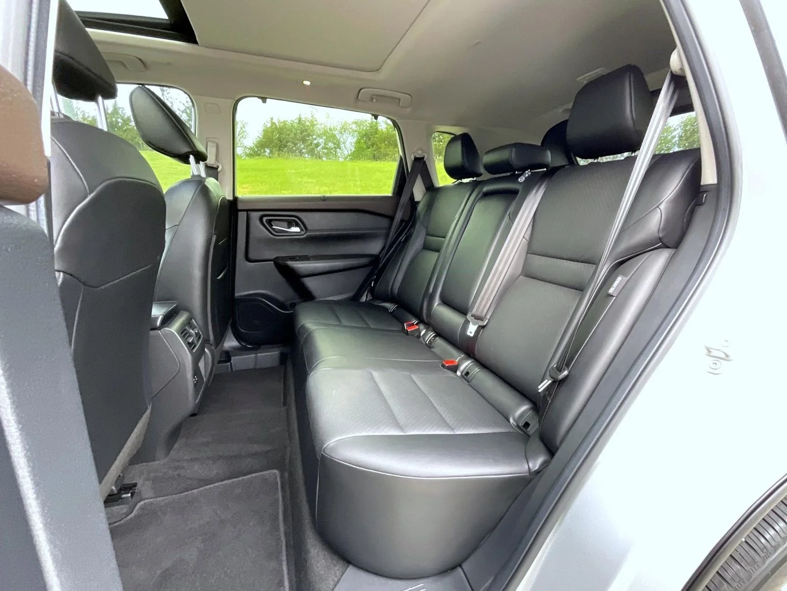 Used 2023 Silver Nissan SV image 19