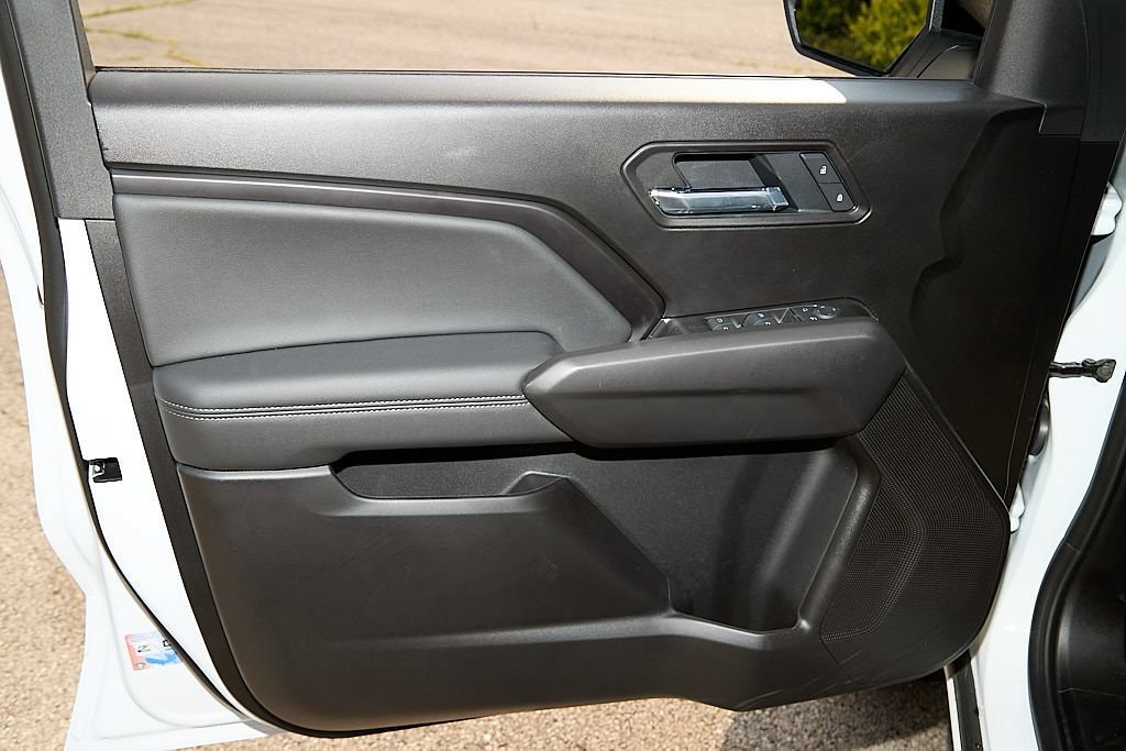 New 2026 Summit White GMC Elevation image 22