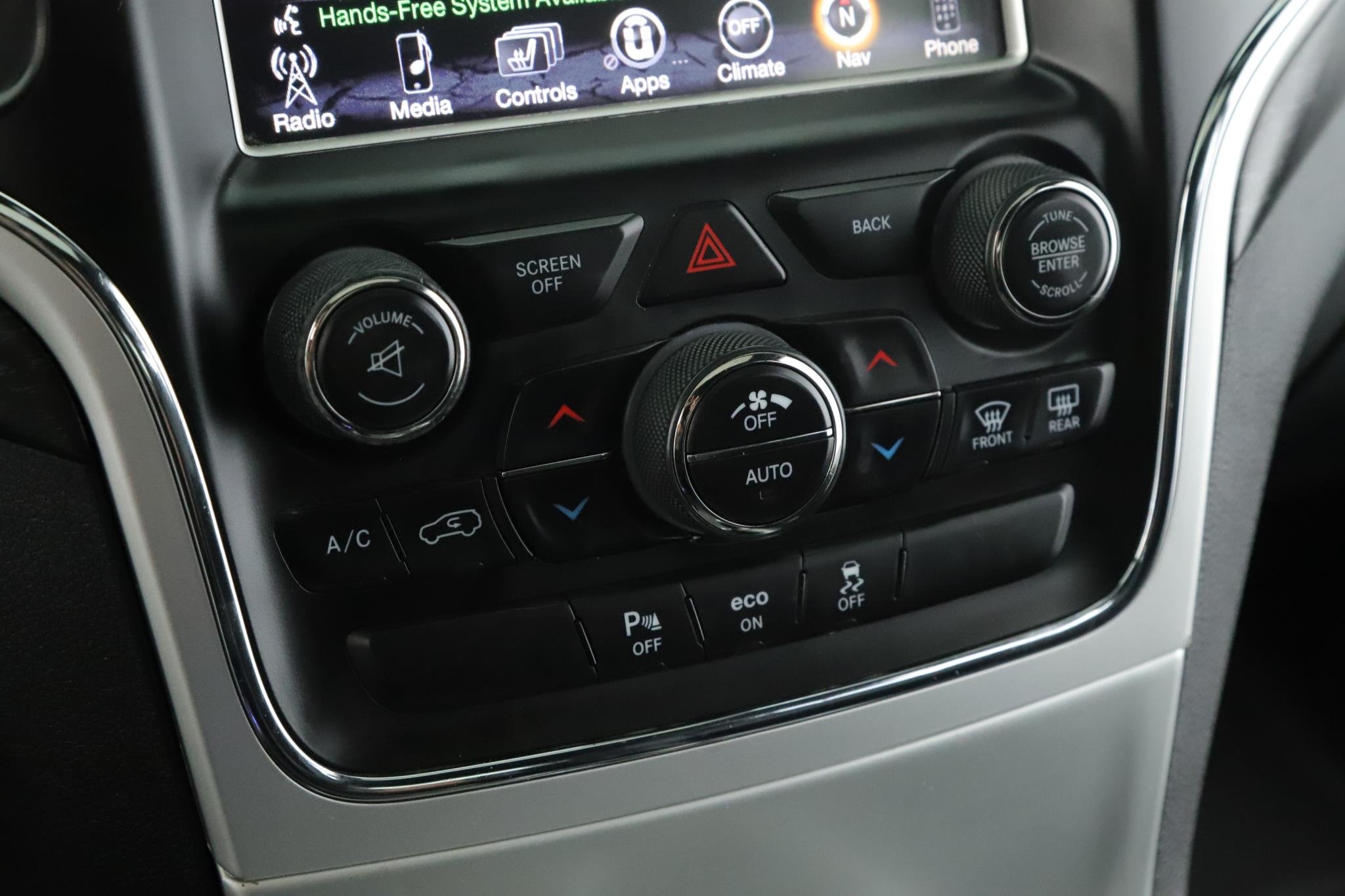 Used 2015 Bright White Clearcoat Jeep Altitude image 13