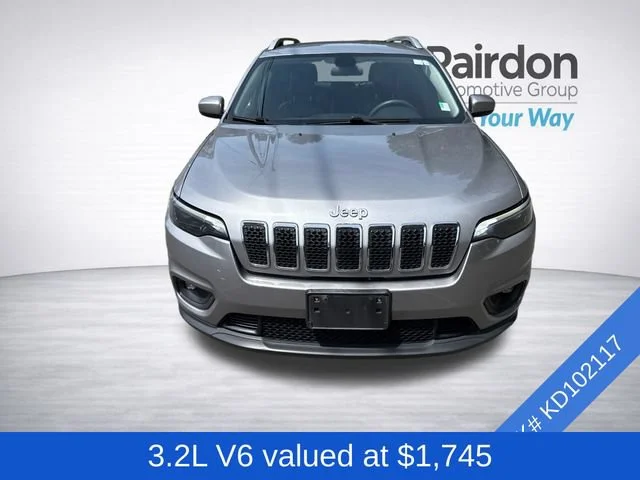 Used 2019 Billet Silver Metallic Clearcoat Jeep Latitude image 2