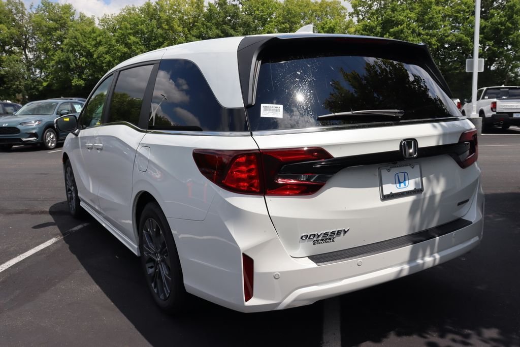New 2027 Platinum White Pearl Honda Touring image 3