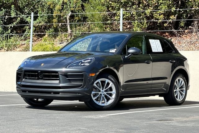 2023 Porsche Macan Base