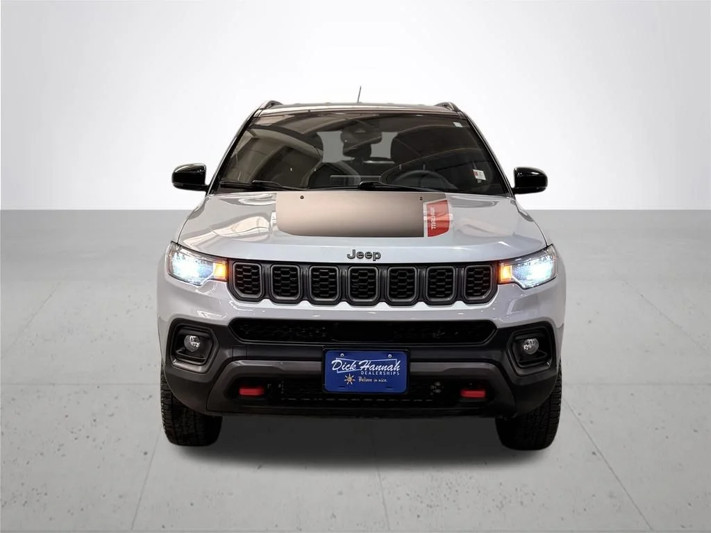 Used 2024 Silver Jeep Trailhawk image 4