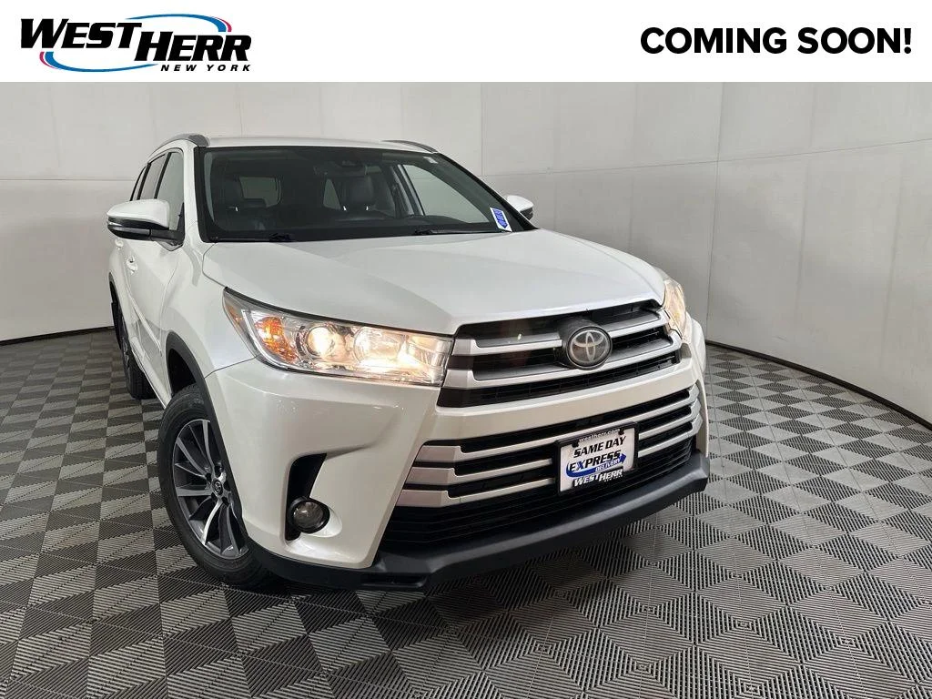 Used 2017 Blizzard Pearl Toyota XLE image 1