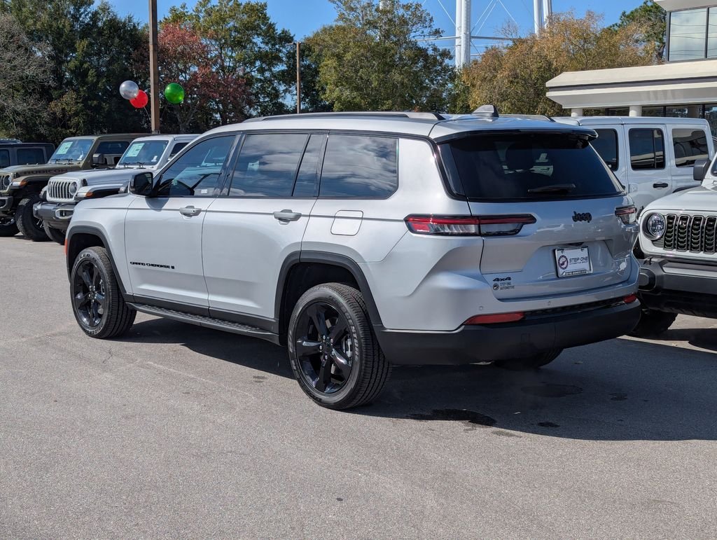 New 2025 Silver Zynith Exterior Paint Jeep Altitude X image 7