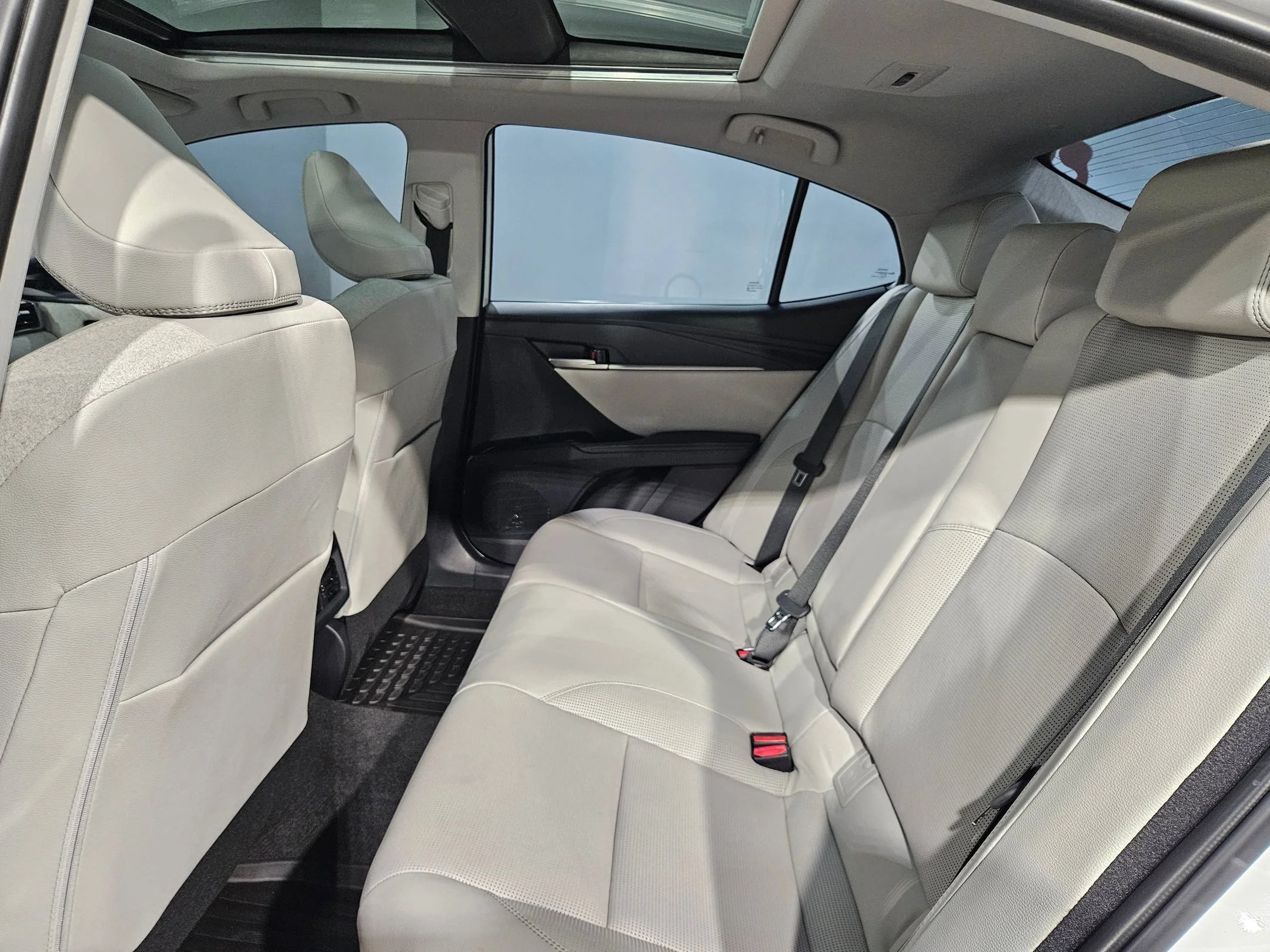 Certified Used 2025 Wind Chill Pearl Toyota XLE image 37