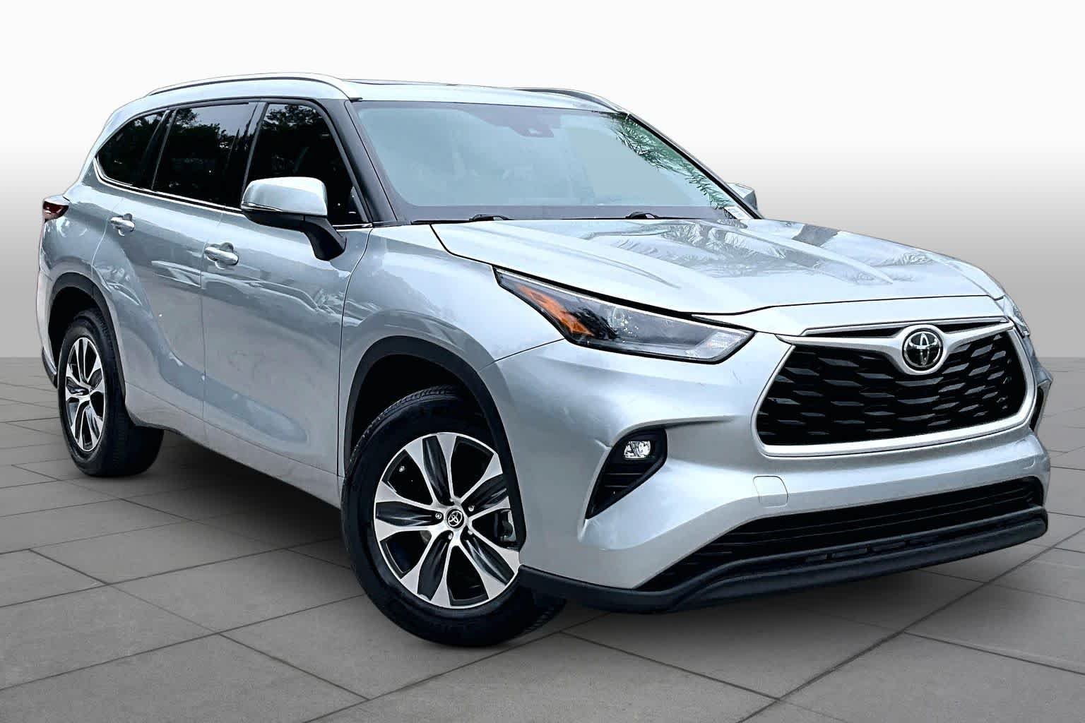 Used 2021 Celestial Silver Metallic Toyota XLE image 3