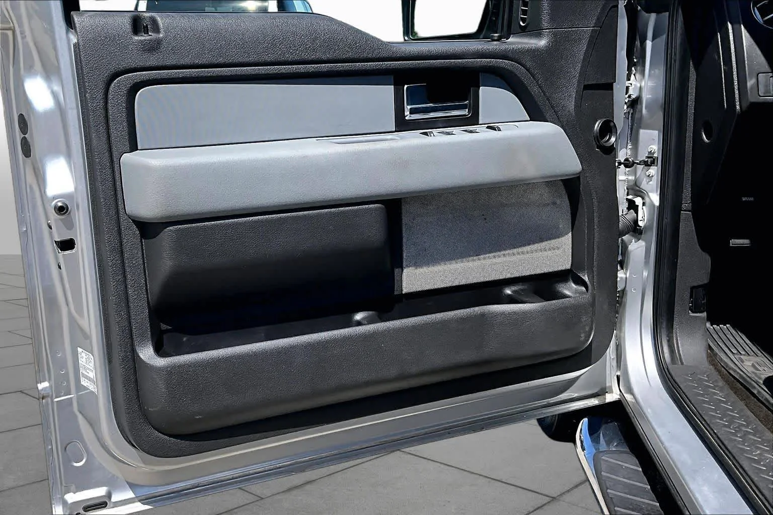 Used 2014 Ingot Silver Metallic Ford XLT image 21