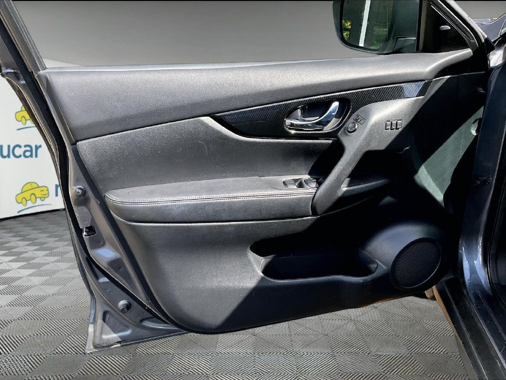 Used 2020 Gray Nissan SL image 9