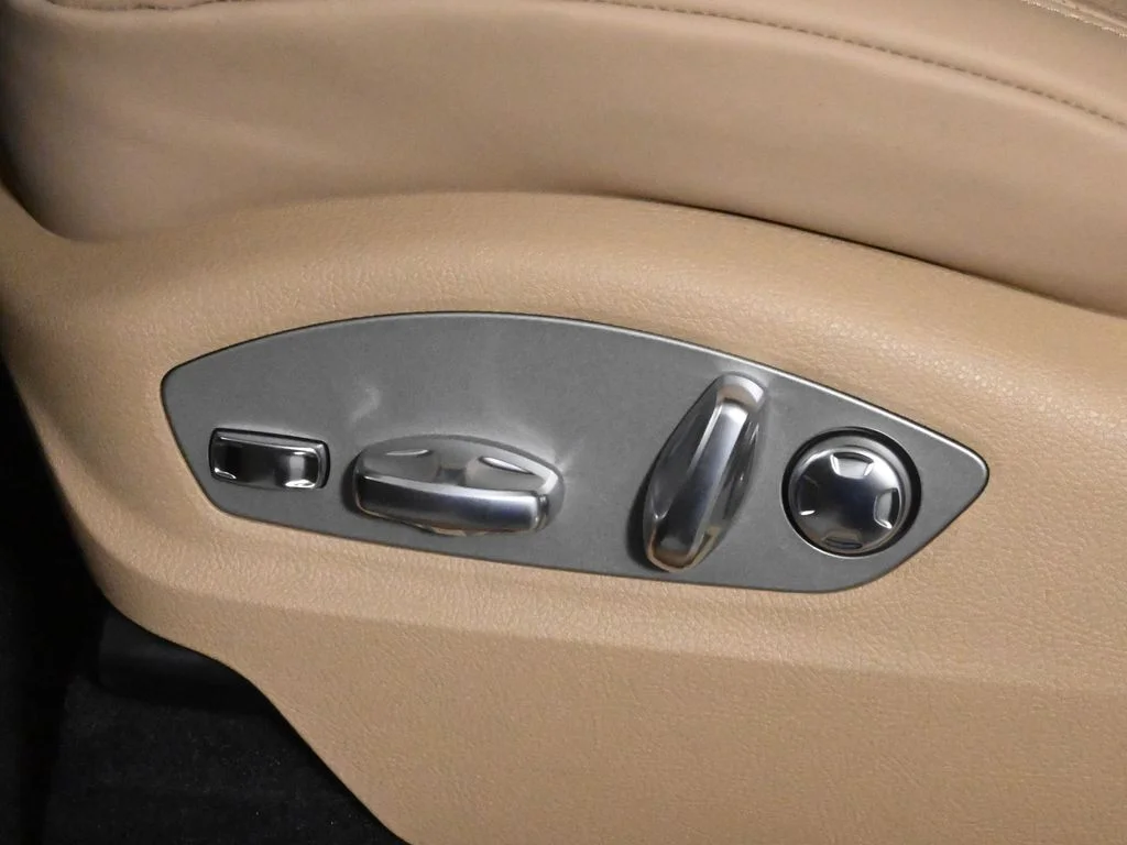 Certified Used 2025 Blue Porsche  image 33