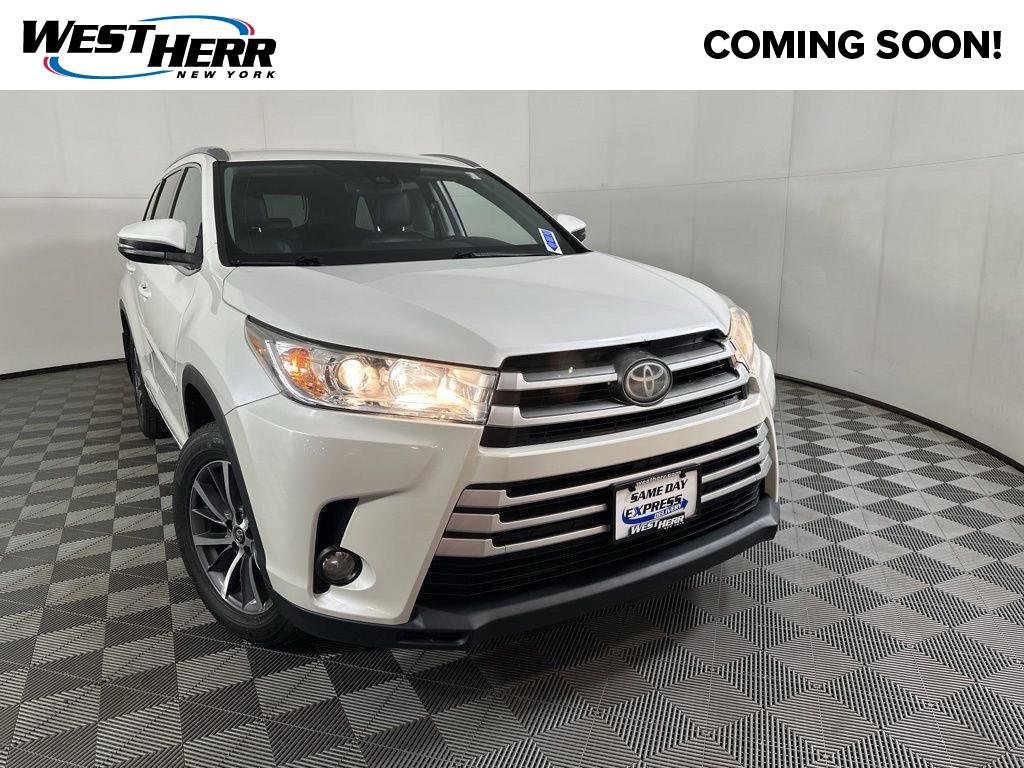 Used 2017 Blizzard Pearl Toyota XLE image 1