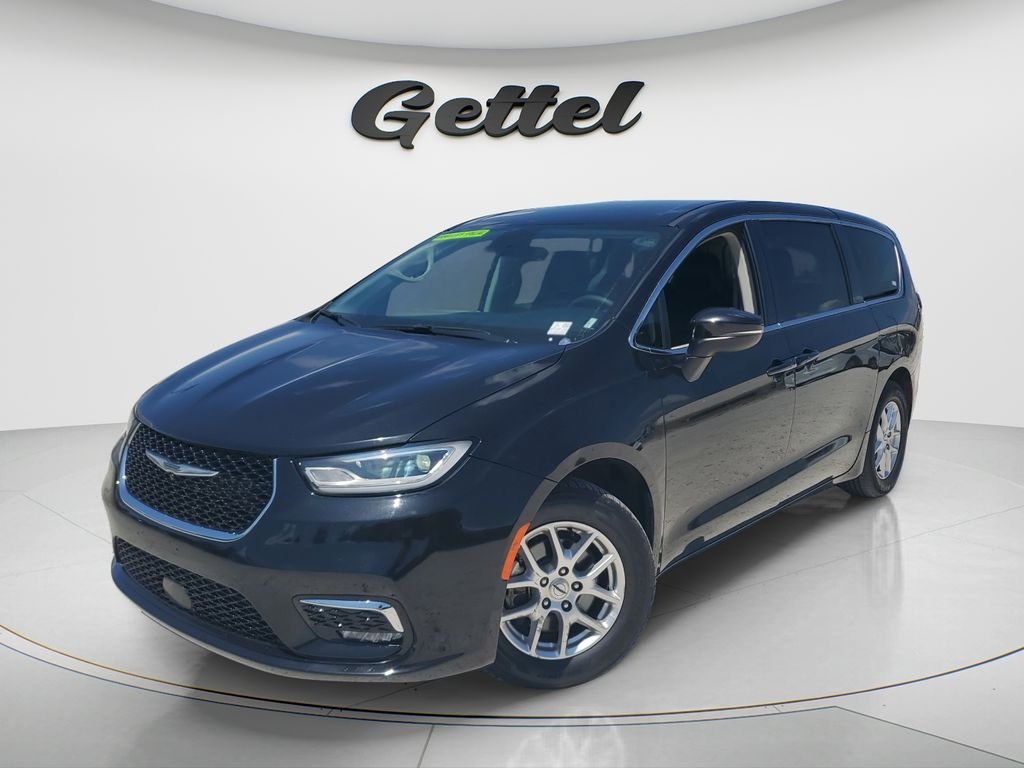 2023 Chrysler Pacifica Touring L's photo