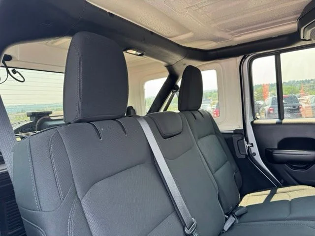 Used 2020 Silver Jeep Unlimited Sport S image 23