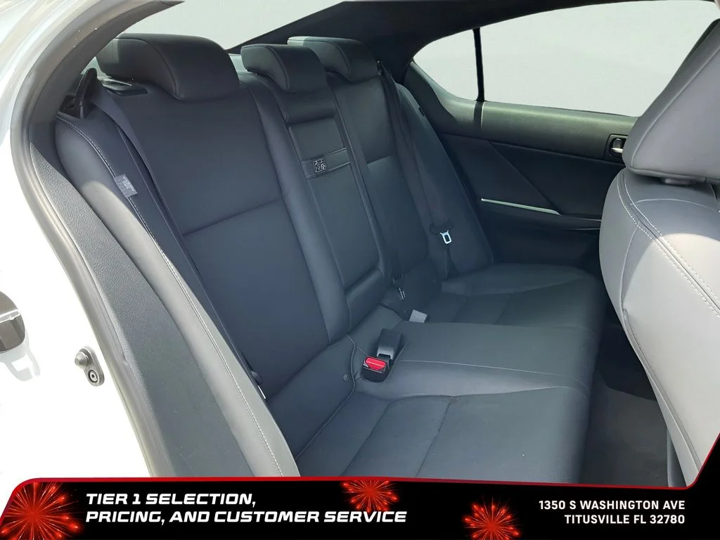 Used 2023 White Lexus 300 image 16