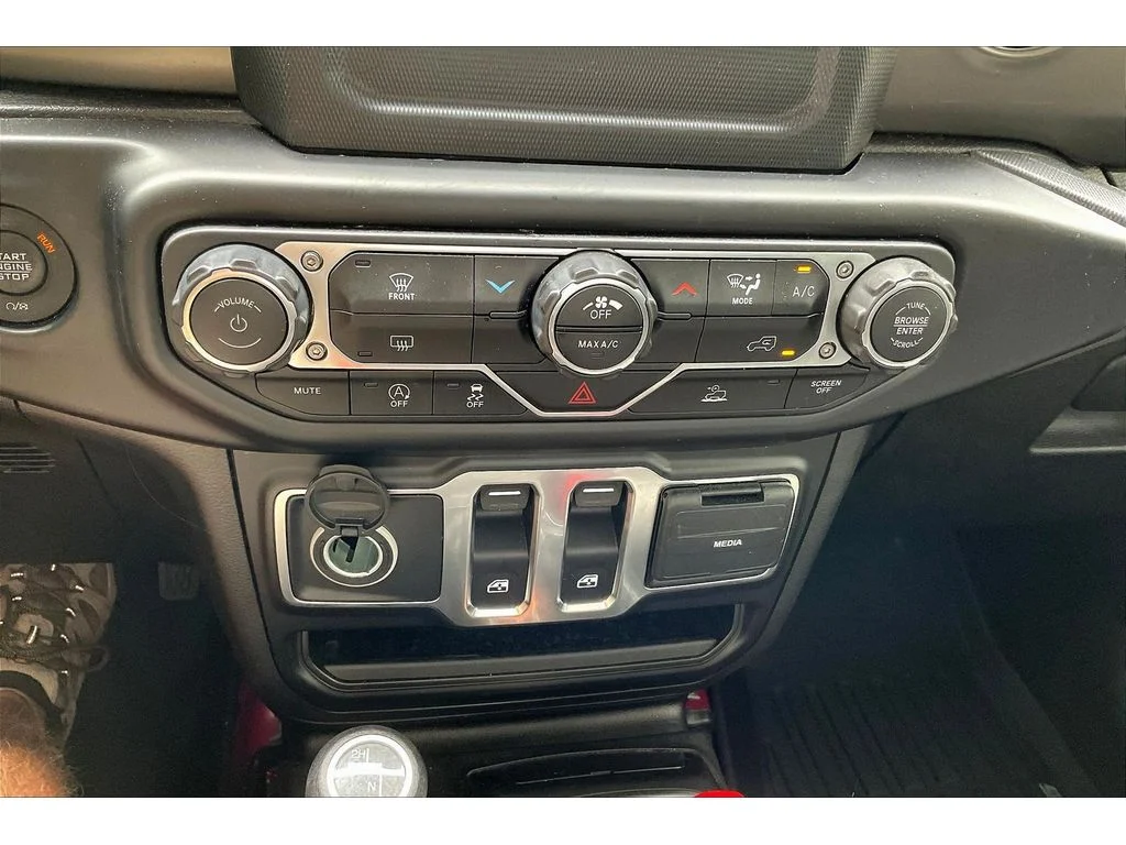 Used 2022 Pink Jeep Sport S image 20