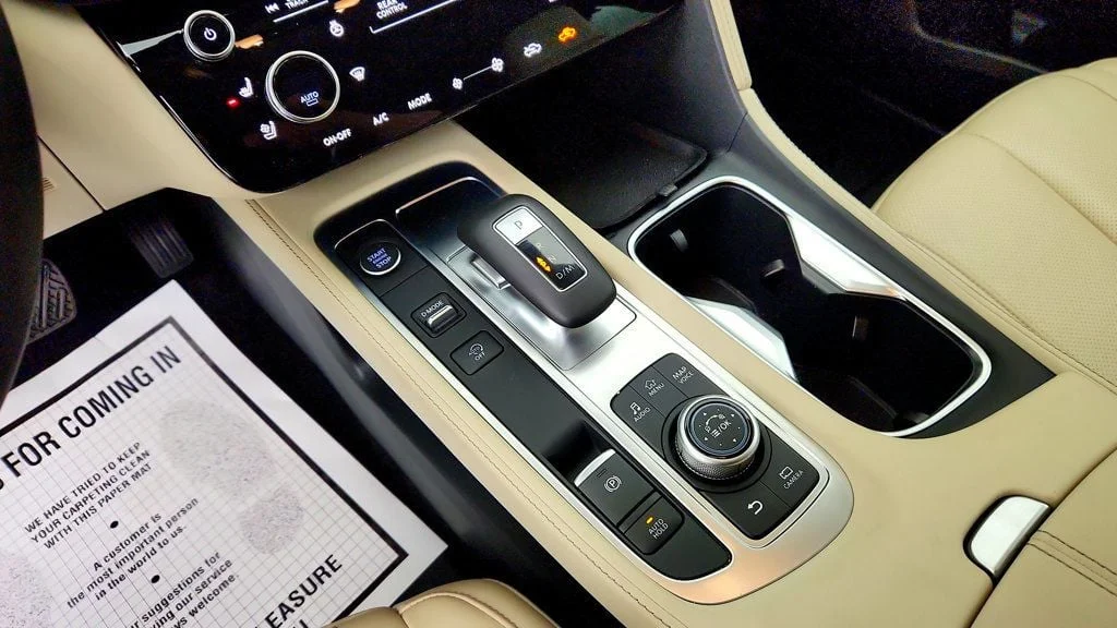 Used 2025 Majestic White INFINITI LUXE AWD image 17