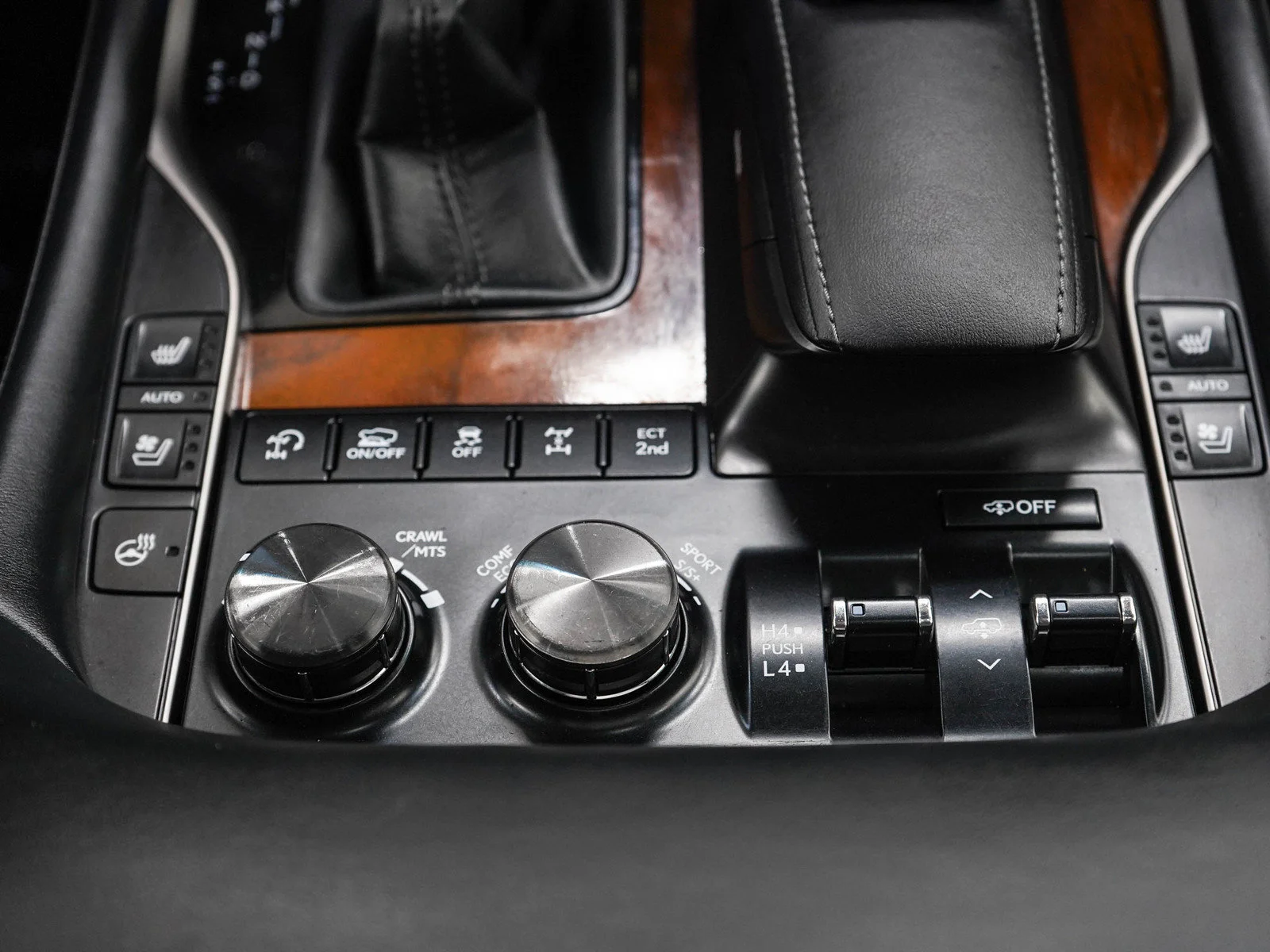 Used 2018 Silver Lexus 570 image 23
