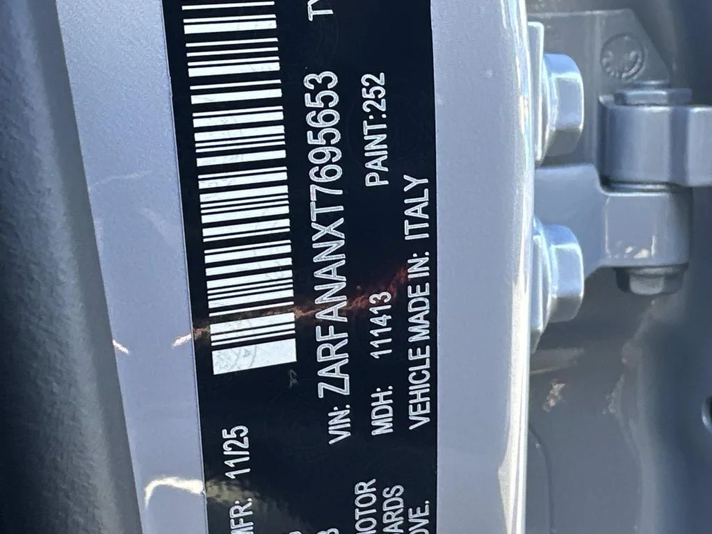 New 2026 Moonlight Gray Metallic Exterior Paint Alfa Romeo Base image 31