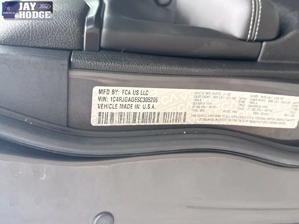 Used 2025 Gray Jeep Altitude image 33