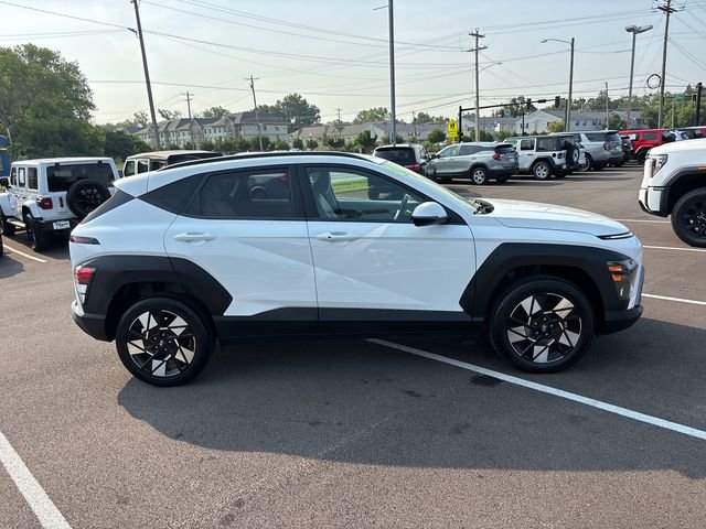 Used 2024 White Hyundai SEL image 28