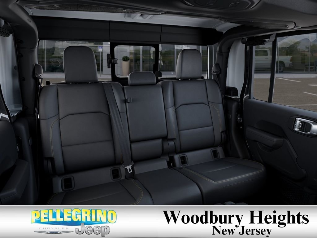 New 2026 Granite Crystal Metallic Clearcoat Jeep Sahara image 15