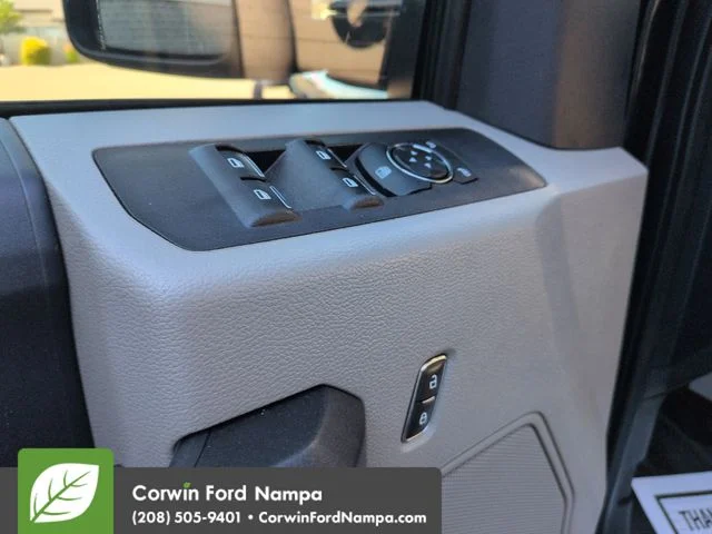 Used 2022 Black Metallic Ford  image 11