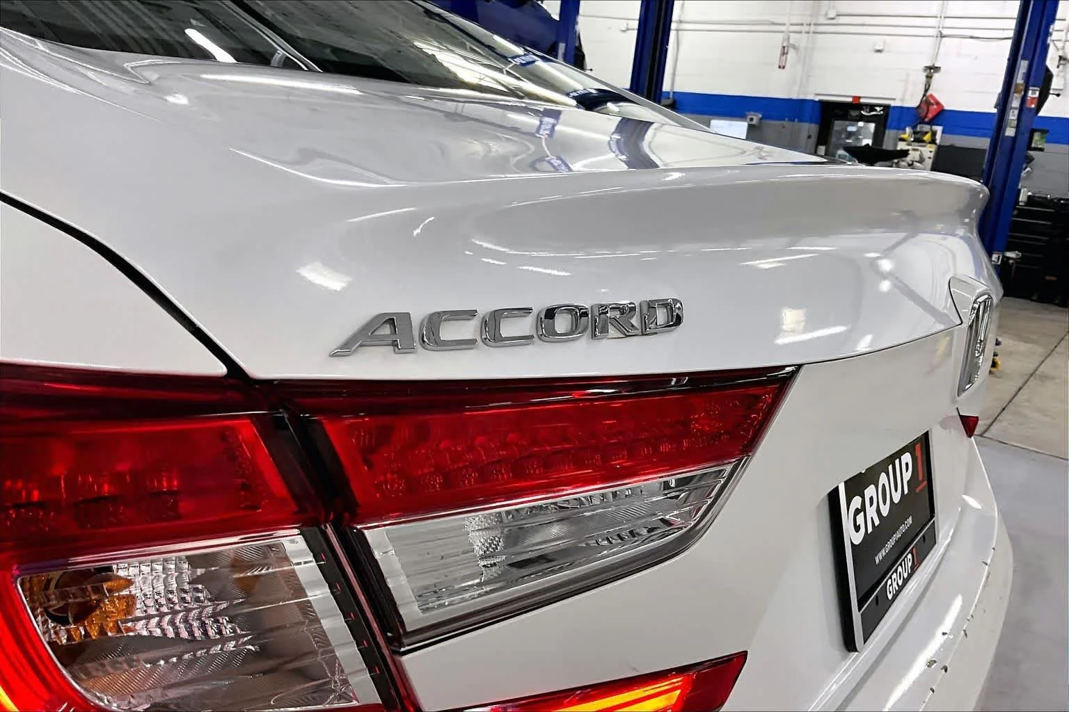 Used 2022 Platinum White Pearl Honda EX-L image 29