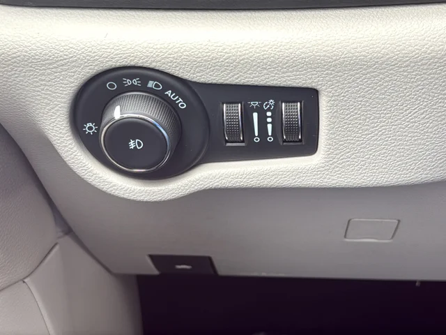 Used 2024 White Chrysler Touring L image 28
