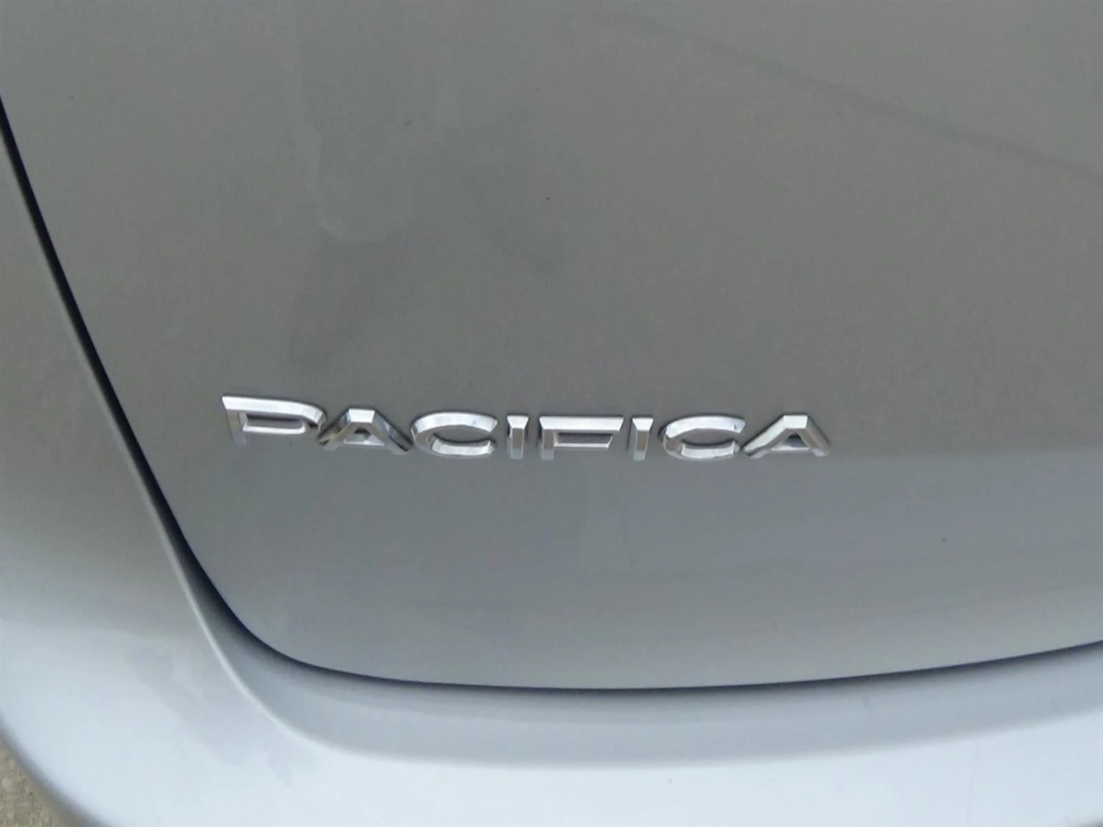 Used 2024 Silver Mist Clear Coat (pse) Chrysler Limited image 10