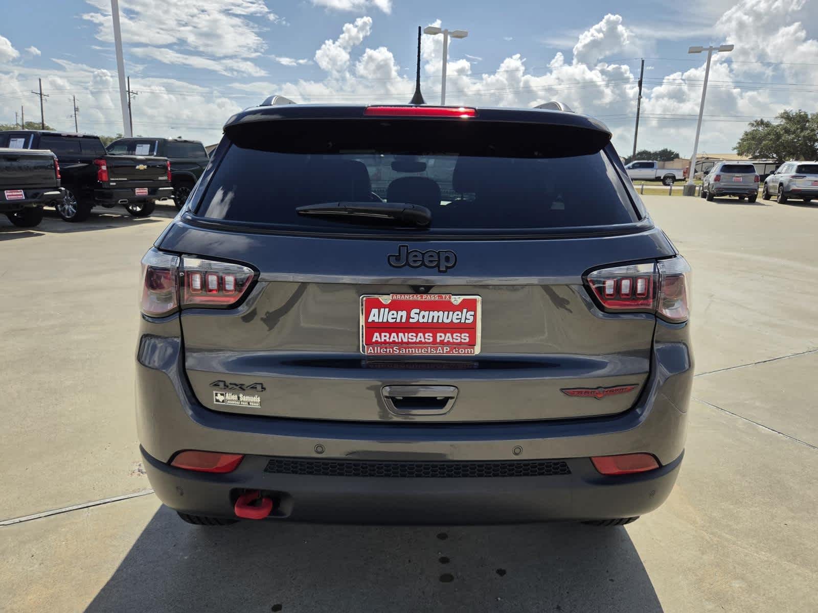 Used 2023 Granite Crystal Metallic Clearcoat Jeep Trailhawk image 4
