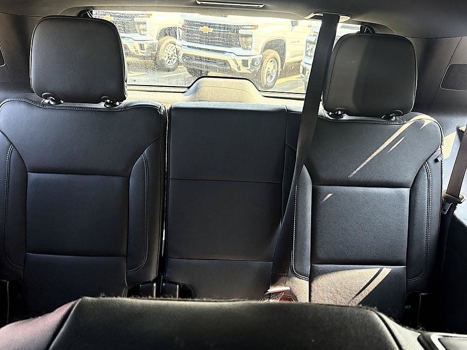 Used 2022 Black Chevrolet Z71 image 12