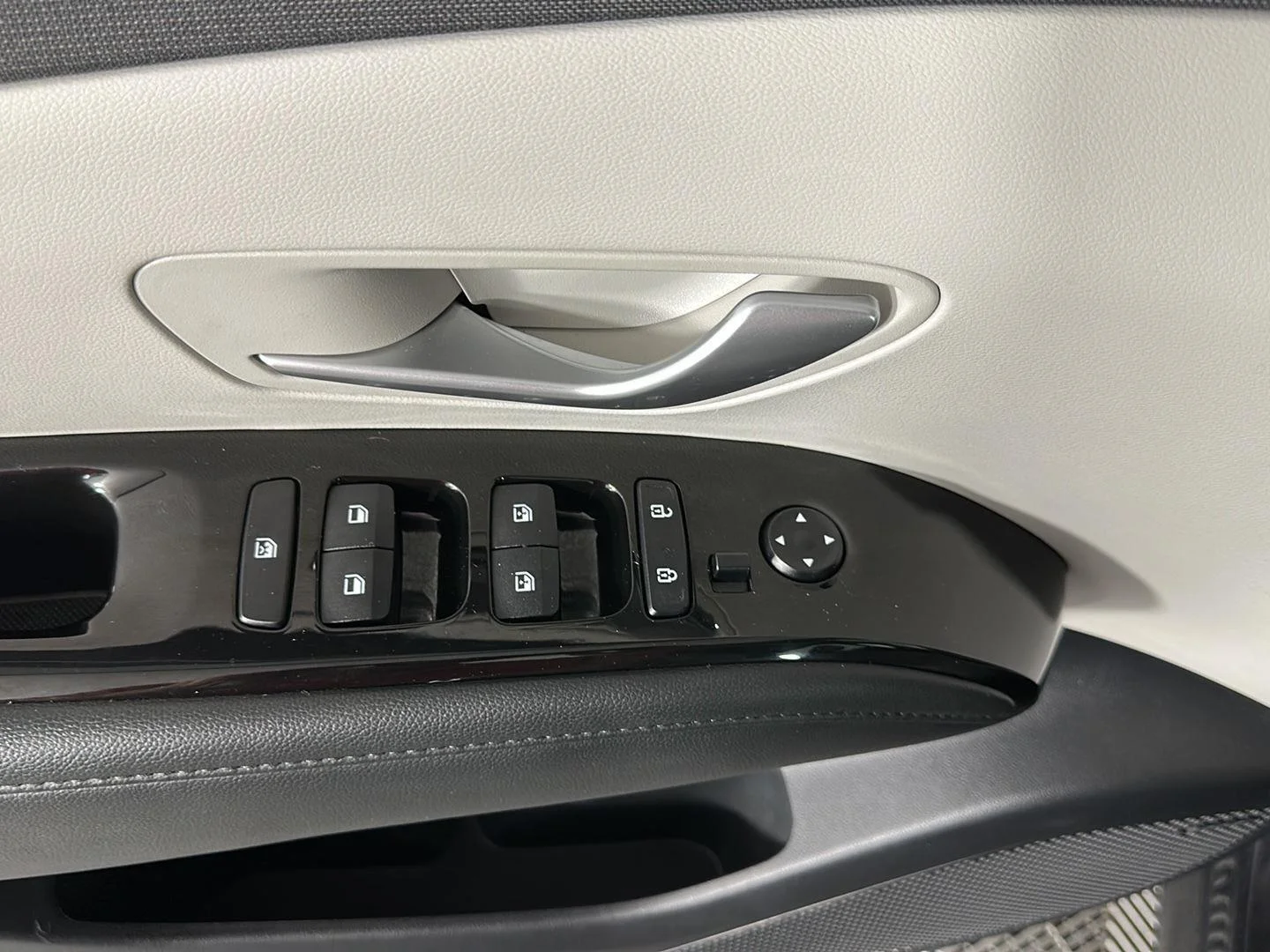 Used 2023 Portofino Gray Hyundai Limited image 27