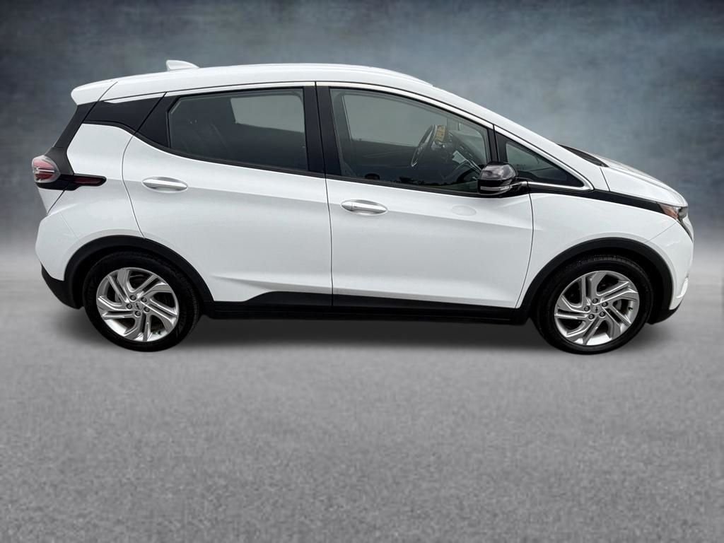 Used 2022 White Chevrolet 1LT image 7