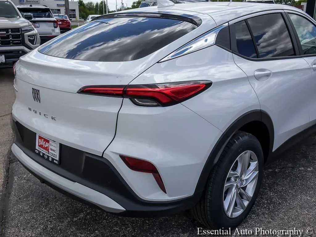 New 2026 Summit White Buick Preferred image 9