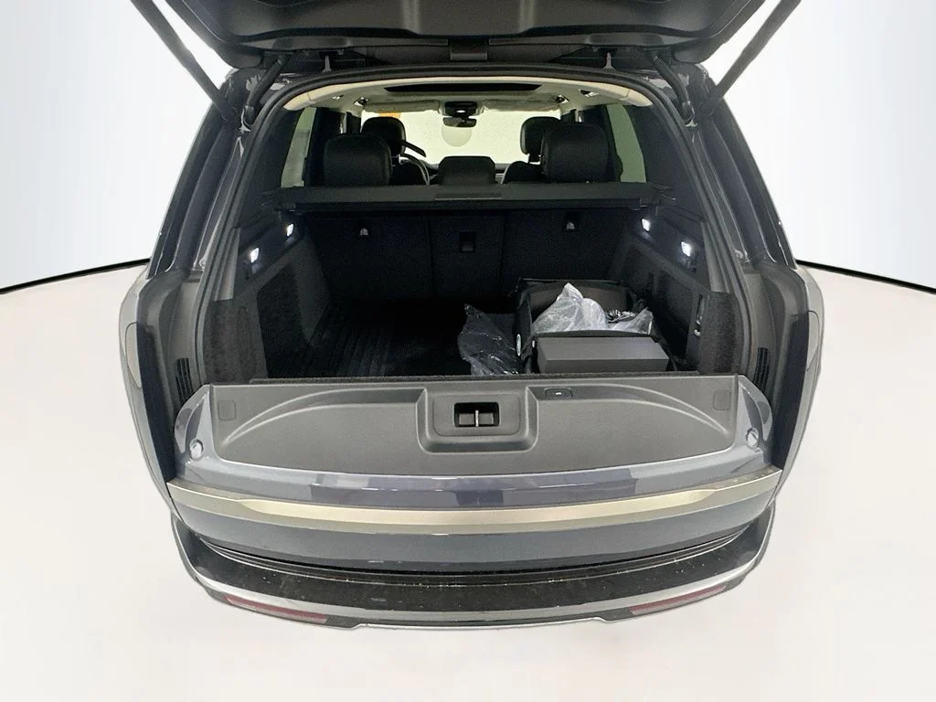 New 2026 Varesine Blue Land Rover SE image 26