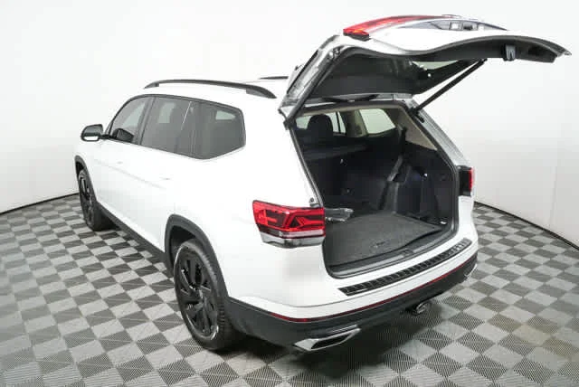 New 2026 Opal White Pearl Volkswagen 2.0T SE w/Technology image 28