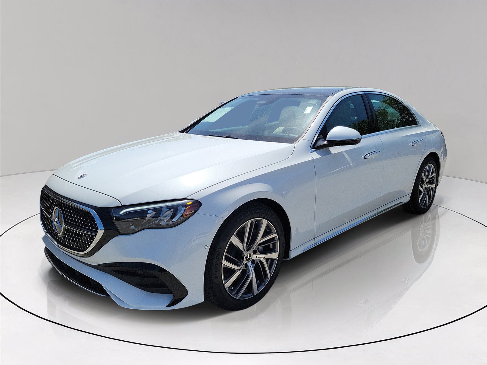 New 2026 MANUFAKTUR Moonlight White Metallic Mercedes-Benz E 350 image 33