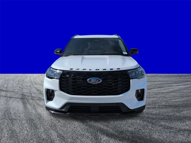 New 2026 Star White Metallic Tri-Coat Ford ST-Line image 9