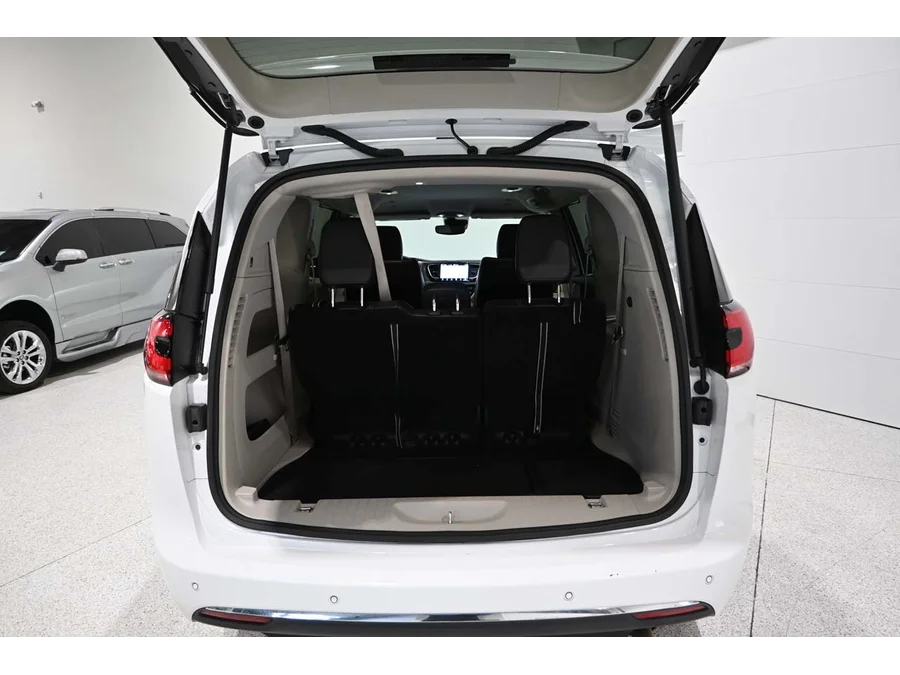 Used 2024 WHITE Chrysler Touring L Mobility Handicap Van image 27