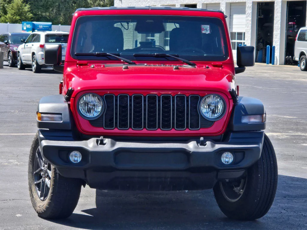 Used 2025 Red Jeep 4-Door Summit 4x4 image 4
