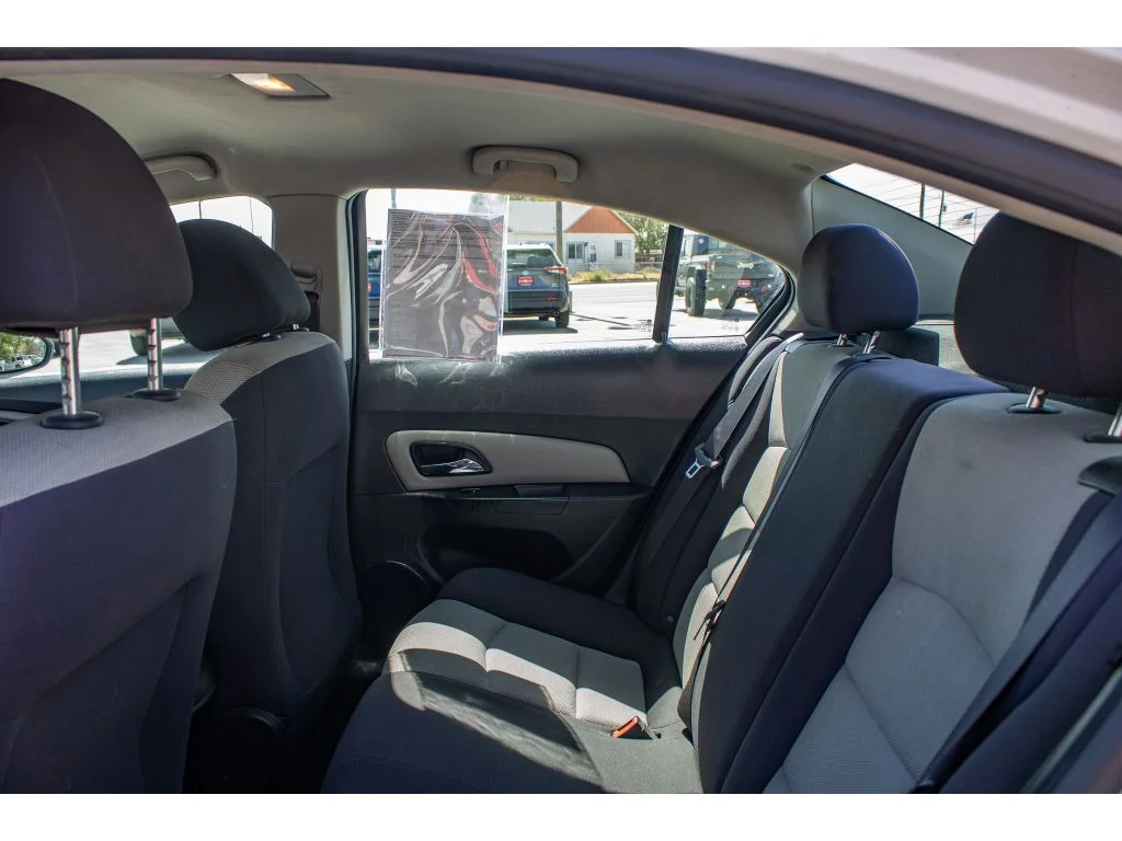 Used 2015 Summit White Chevrolet LS image 17