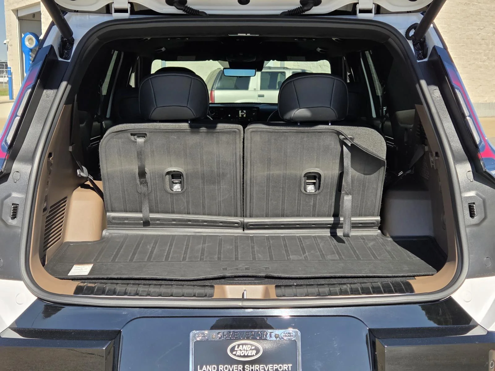 Used 2026 Glacial White Pearl/Ebony Black Roof Kia GT-Line image 11