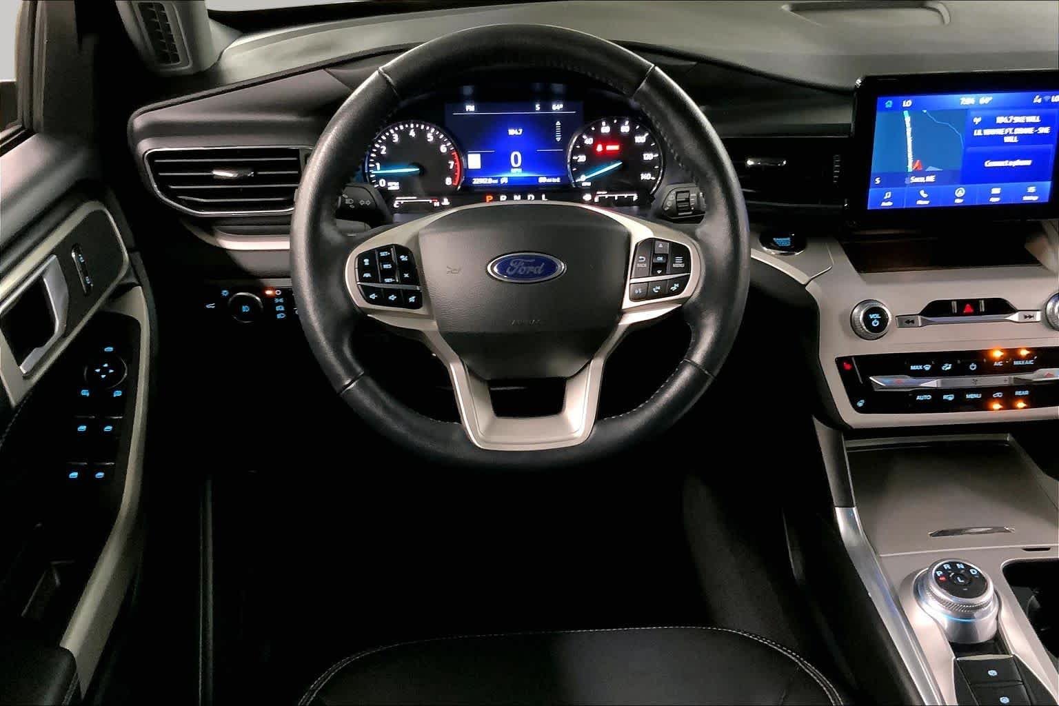 Used 2023 Star White Metallic Tri-Coat Ford XLT image 6