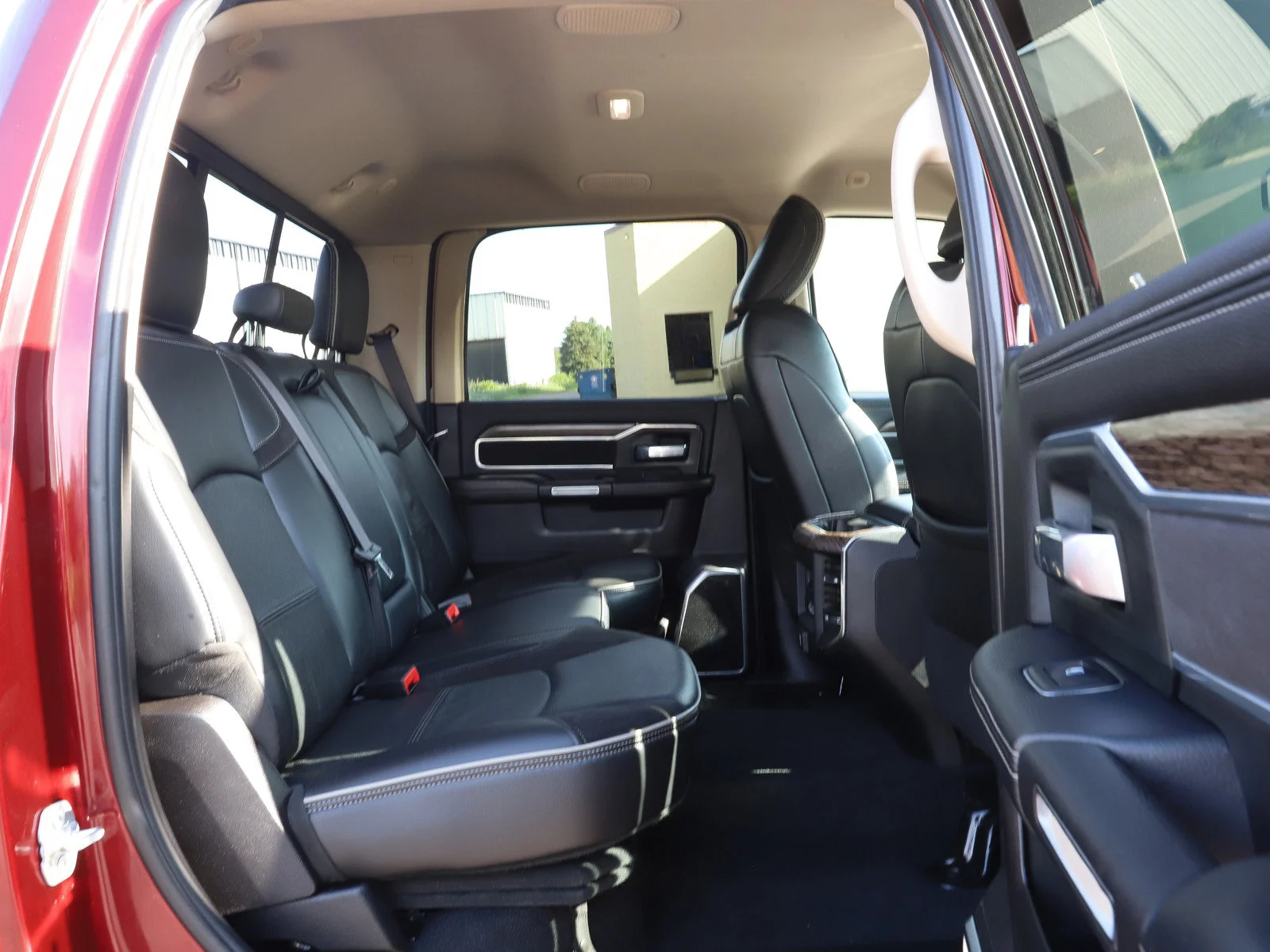 Used 2019 Delmonico Red Pearlcoat Ram Laramie image 12